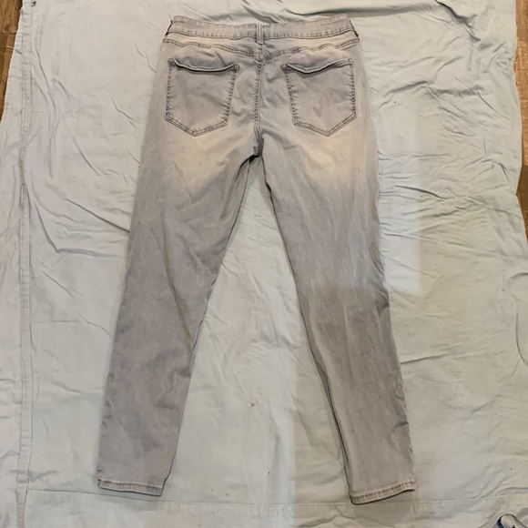 Low Rise Jegging - Picture 2 of 3